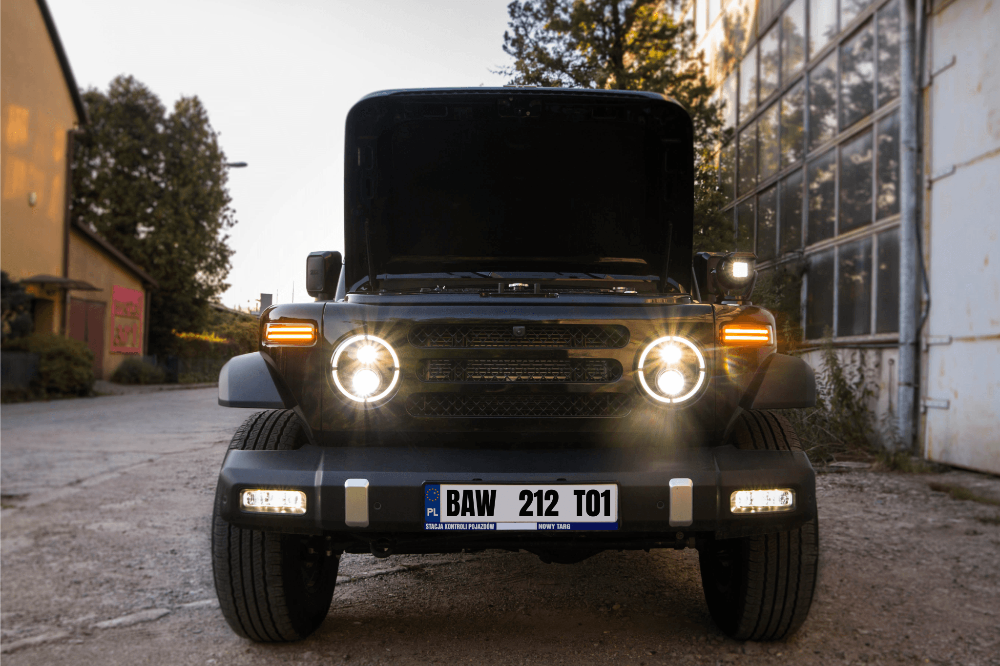 BAW 212 – drabinka boczna i bagażnik dachowy w terenie